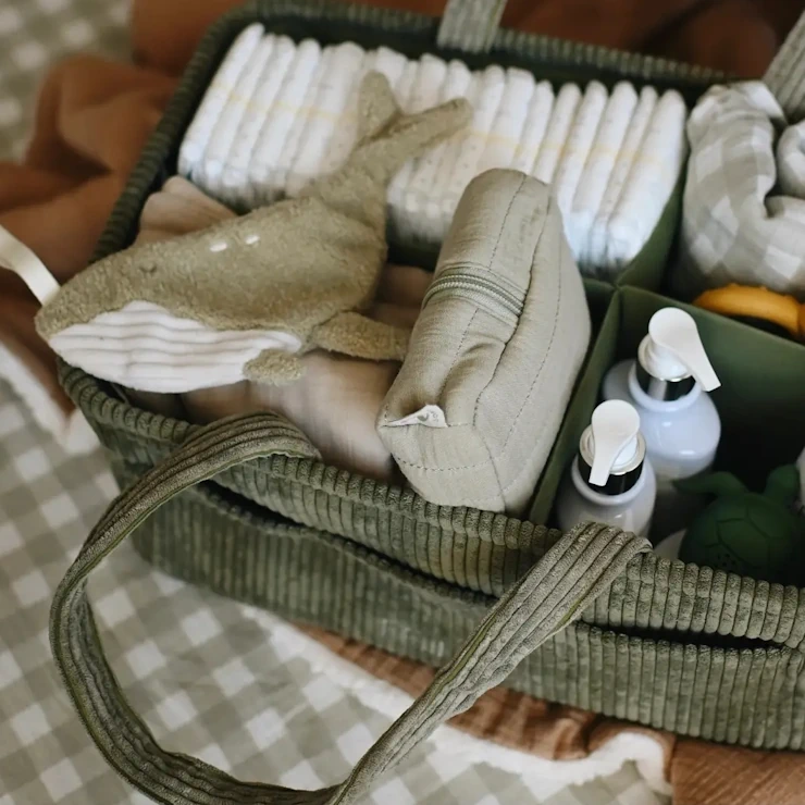 cotton-baby-blanket-with-paper-tag-close-up